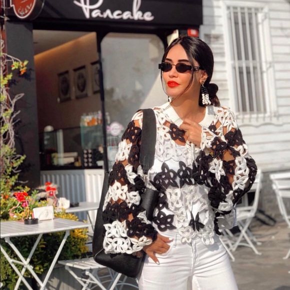 •SOLD• LIMITED EDIT ZARA CROCHETED FLORAL SWEATER - Picture 5 of 8